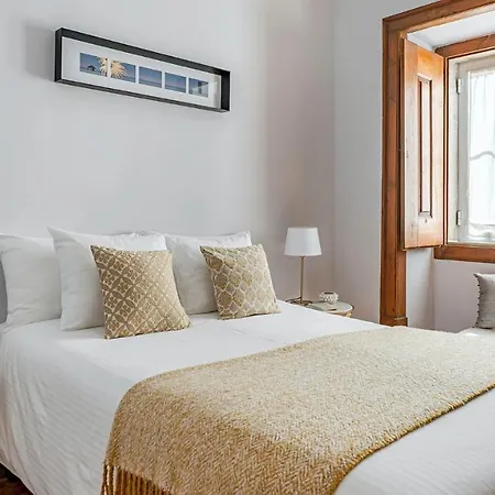 Plum Guide - The Sky Parlour Apartment
