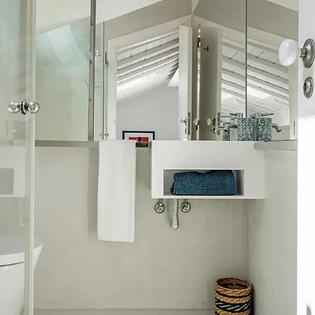 Plum Guide - The Sky Parlour Apartment