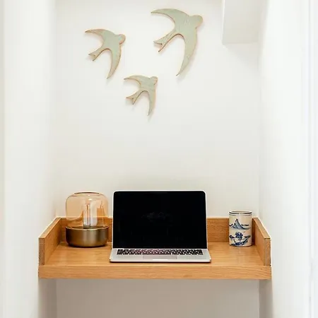 Apartment Plum Guide - The Sky Parlour Lisbon